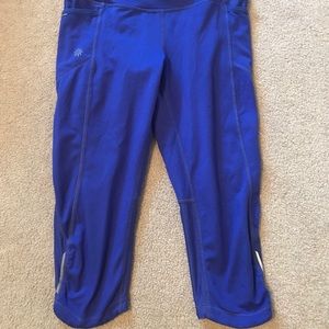 Athleta Relay Crop Colbat Blue Leggings
